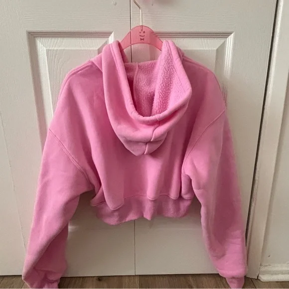 GUIZIO Pink Cropped Hoodie 💕 - Picture 6 of 6